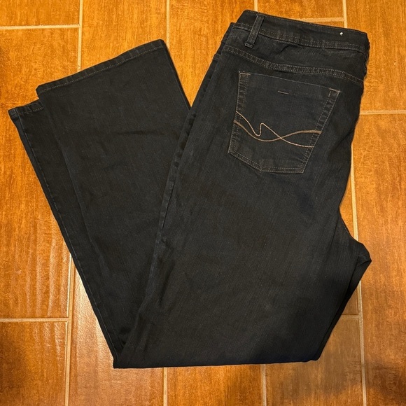 Faded Glory Straight Stretch Eased Women’s Jeans. Size 18 - Picture 2 of 6